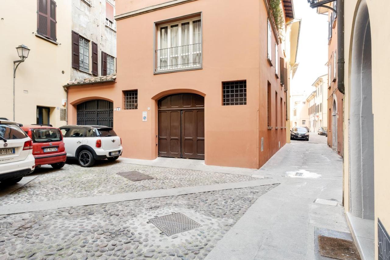 Lo Scrigno Delle 2 Torri! Nel Cuore Del Centro, Vicino A Via Rizzoli Болоня Екстериор снимка