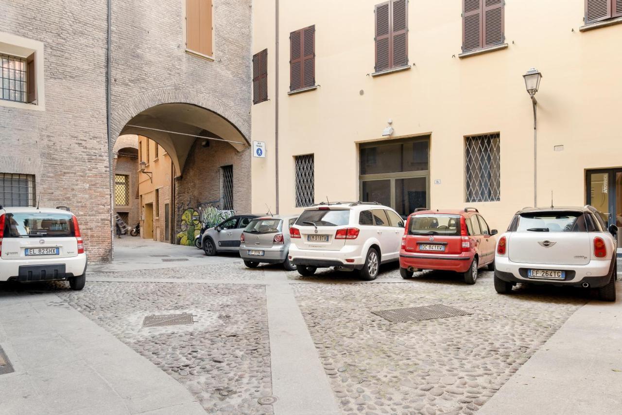 Lo Scrigno Delle 2 Torri! Nel Cuore Del Centro, Vicino A Via Rizzoli Болоня Екстериор снимка