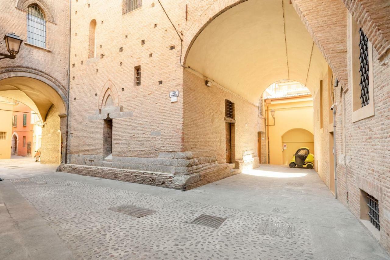Lo Scrigno Delle 2 Torri! Nel Cuore Del Centro, Vicino A Via Rizzoli Болоня Екстериор снимка